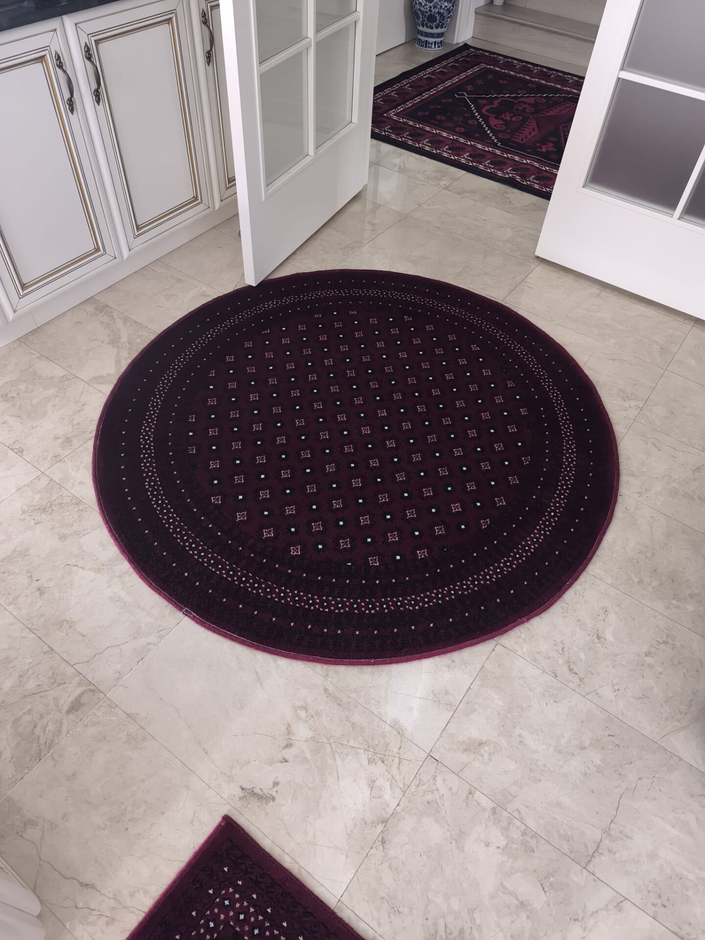 Pierre Cardin Halı History HY07A Kırmızı Overlok Kenar Etnik Desen Zelanda Yünü Ile Dokunan Tezgah Halı