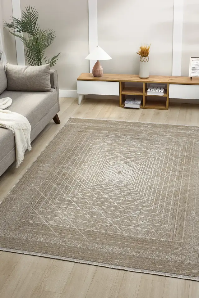 Seyran Halı Gusto 906 Vizon Polyester Çerçeveli Dokuma Taban Saçaklı Modern Halı